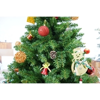 Set brad artificial de Craciun si elemente decorative, nins, decorat cu conuri pin, pentru interior/exterior, inaltime 210 cm, diametru 131 cm, 630 ramuri, Flippy, alb/verde, suport metalic inclus