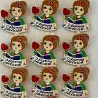 Set 12 Brose Martisor Primavara, Jolie, Model Fata, cu Mesaj O Doamna Dedicata