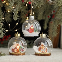 Glob pentru Bradul de Craciun LED, Flippy, Model B, Glob Transparent cu Figurina Casa si Ren iluminat LED, Diametrul 10 cm, Baza Solida, Transparent