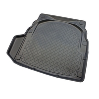 Tavita portbagaj Premium Mercedes E W212 (M.2.1) carsoserie sedan sunt vizibile elementele de plastic din spatele banchetei