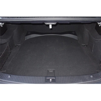 Tavita portbagaj Premium Mercedes E W212 (M.2.1) carsoserie sedan sunt vizibile elementele de plastic din spatele banchetei