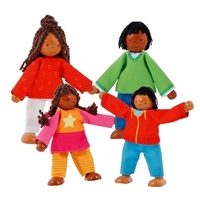 Set 4 păpuși flexibile din lemn Goki - Familia Colorată, 9-11 cm