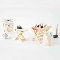 Mobilier pentru casuta, Le Toy Van, set camera de curatatorie, din lemn