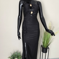 Rochie de Ocazie Neagră cu Decupaje și Broșe Aurii