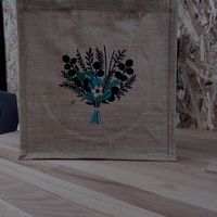 Sacoșă medie din iută naturală, brodată cu buchet botanic AYA HOME