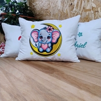 Pernă decorativă pentru copii cu elefănțel pe semilună – Broderie | AYA Home