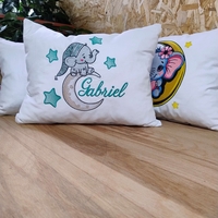 Pernă decorativă pentru copii, personalizată cu nume – Elefănțel pe semilună | AYA Home