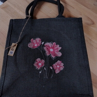 Sacoșă din iută antracit, brodată cu flori roz 30×30×19 cm | AYA HOME