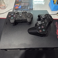 Playstation 3 Slim/ Cipovan/2 Dzojstika/12 Igrica