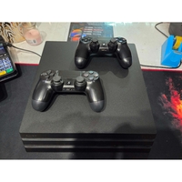 Playstation 4 Pro/2 Dzojstika/3 igrice/Svi Kablovi