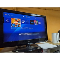 Playstation 4 Pro/2 Dzojstika/3 igrice/Svi Kablovi