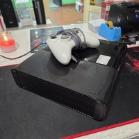 Xbox 360 E Konzola /1 Bezicni Dzojstik/3 Igrice/ Svi Kablovi