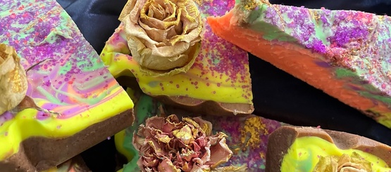 Поради натуралните си съставки, ръчно изработените сапуни са по-