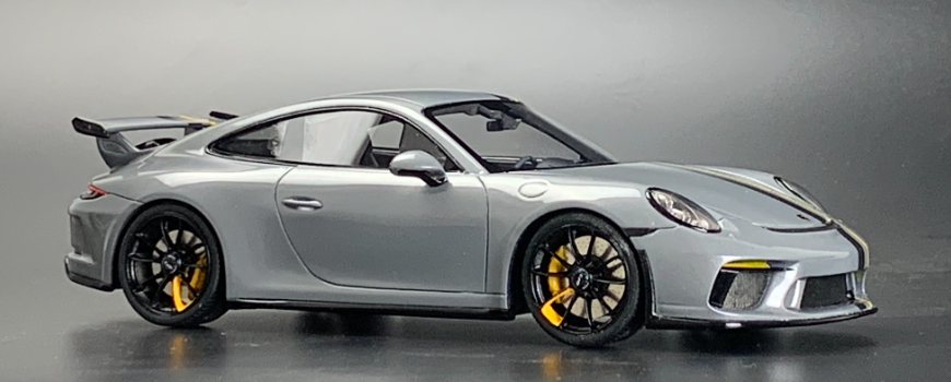 Метални колички 1:24