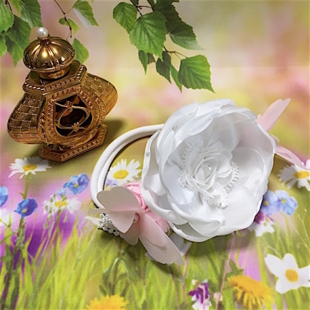 Повязка на голову для девочки с белым цветком и розовыми бабочками