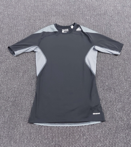 Adidas techfit тениска L размер
