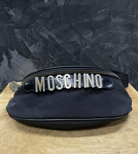 Moschino чанта за през кръста