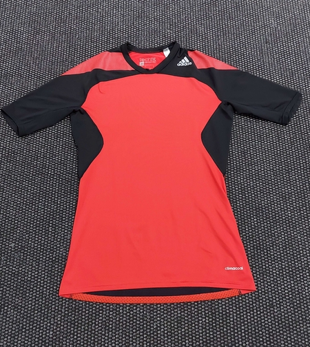 Adidas techfit тениска L размер