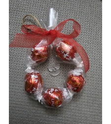 Играчка за закачане с бонбони  Lindor