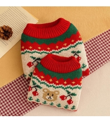 Коледен пуловер на мечета и черешки за кучета и котки