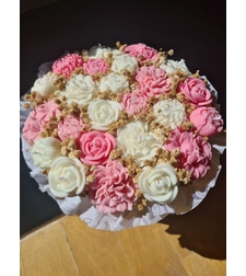 Авторски букет „Pink Bloom Symphony“