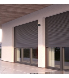 Стилен външен аплик Loanda E27 – модерно фасадно осветление с кафяв прозиращ абажур и IP44 защита