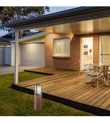 Градински стълб Wales E27 – стилно външно осветление в цвят тъмен дъб с IP44 защита