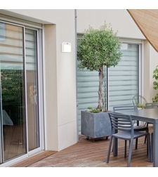 Умен външен бял LED аплик Balimo 12W с PIR сензор – стилно осветление за фасади