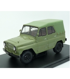 Метален джип UAZ 469 Olive Green WHITE BOX 1:24