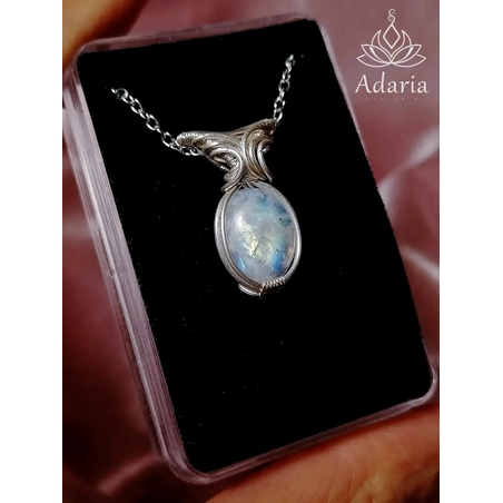 Сребърно колие с Лунен камък
