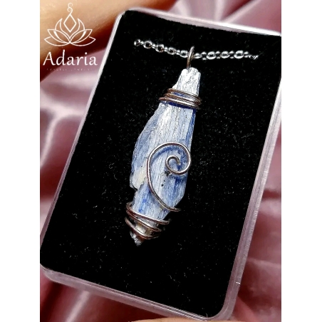 Сребърно колие с необработен Кианит