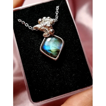 Сребърно колие с Лабрадорит