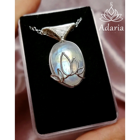 Сребърно колие с Лунен камък