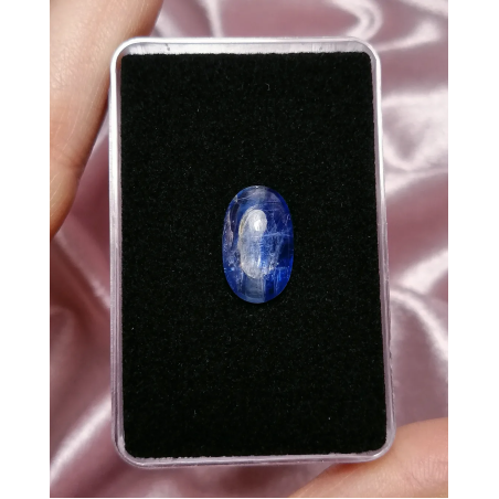 Кабошон Кианит