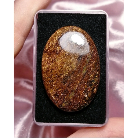 Кабошон Бронзит