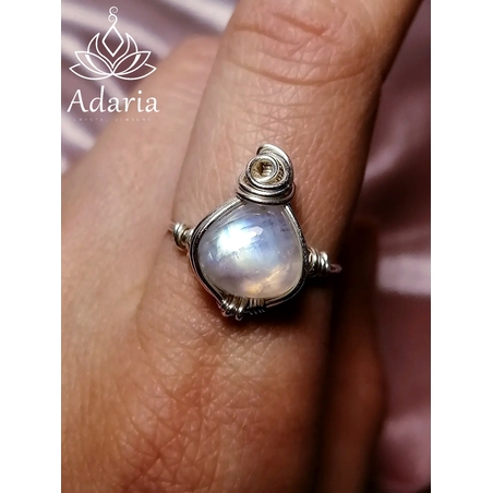 Сребърен пръстен с Лунен камък Размер 9 (19 мм диаметър)