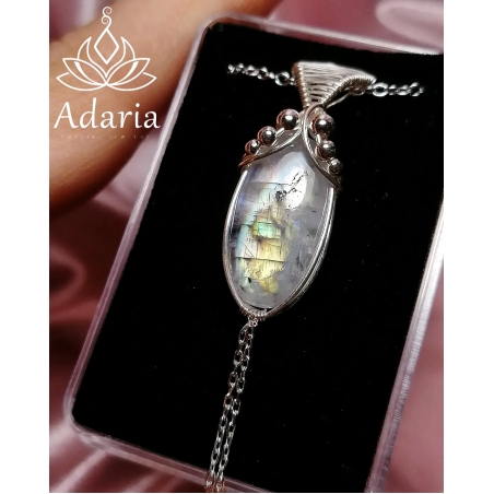 Сребърно колие със златист Лунен камък