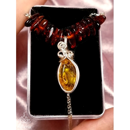 Сребърно колие с Кехлибар