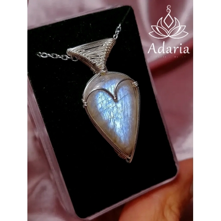 Сребърно колие с Лунен камък