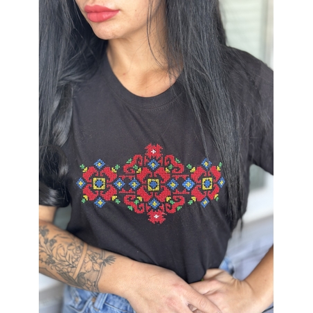 Дамска тениска с бродерия 4
