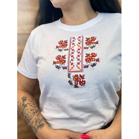 Дамска тениска с габровска шевица „Габровска традиция“ |