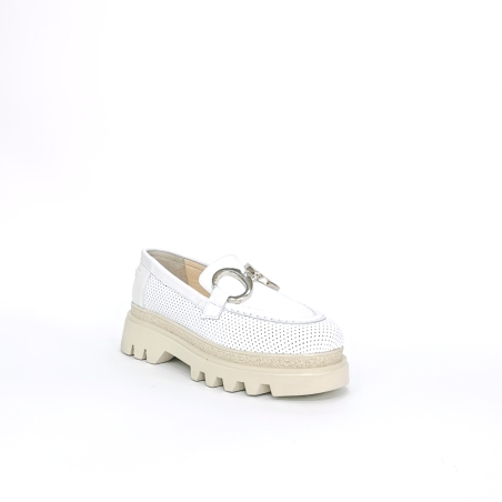 Дамски мокасини / лоуфъри / от  естествена  кожа /  74219/ бяло