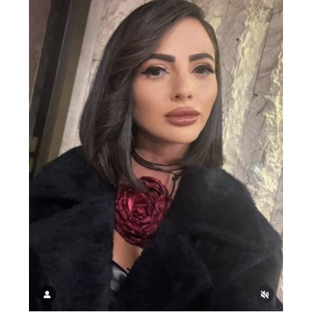 Колие тип чокер с голямо тексилно цвете