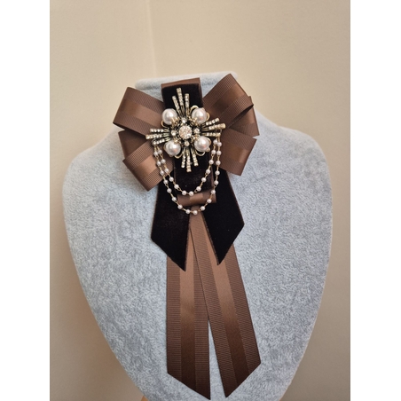 Chocolate brown bow brooch