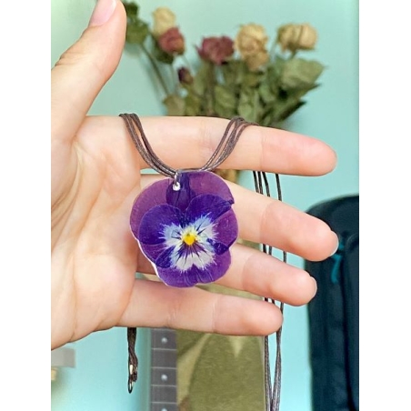 Choker with Violet