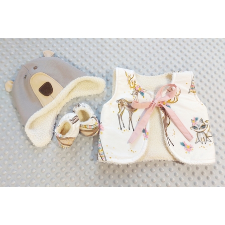 Детски комплект с елече, шапка и пантофки Мече