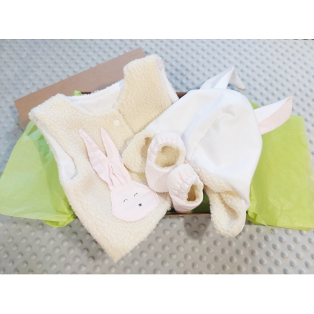 Детски комплект с елече, шапка и пантофки Зайче