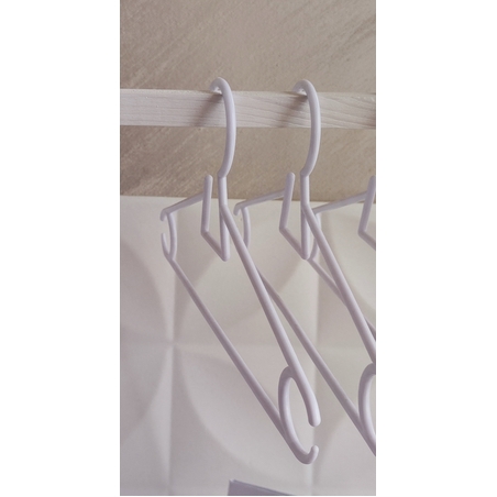 Закачалка  за гардеробче в бял цвят