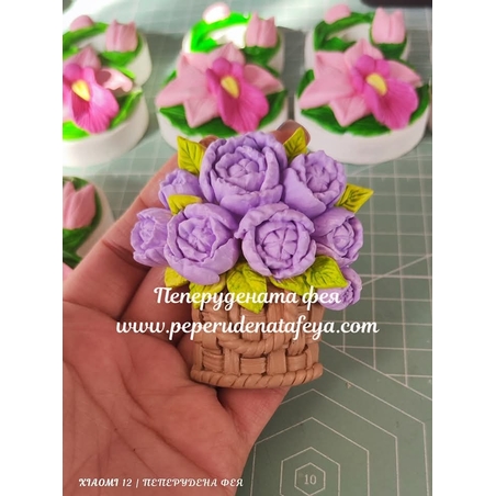 Керамична  КОШНИЧКА С ЦВЕТЯ  с  магнит