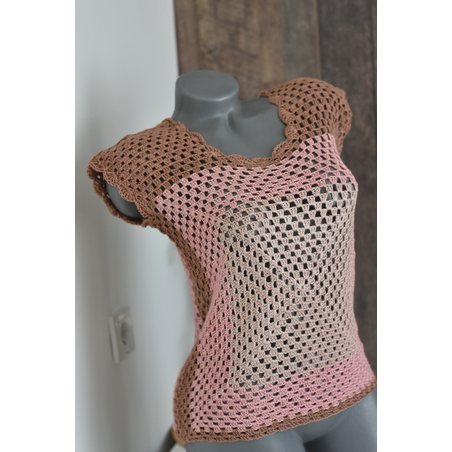 Ръчно изплетена ажурна блуза с флорални мотиви- Boho Chic Elegance